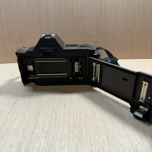 Canon T-70 T70 FD 35mm Film analog SLR Camera TESTED Working Preowned Body Only! - Picture 6 of 12